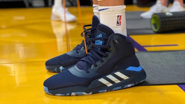 独行侠的波尔津吉斯上脚 adidas pro bounce 2019