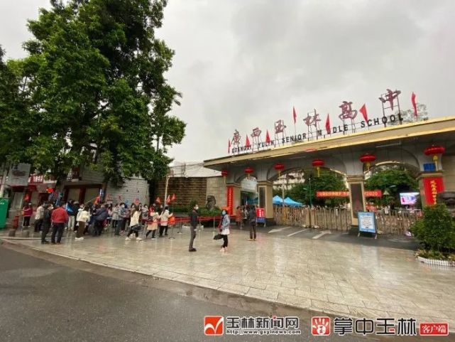 结合学校防控实际情况,4月6日,玉林高级中学附属初中组织开展了初三