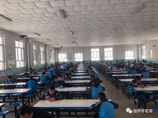新疆中小学加强食堂防控管理实行错时就餐