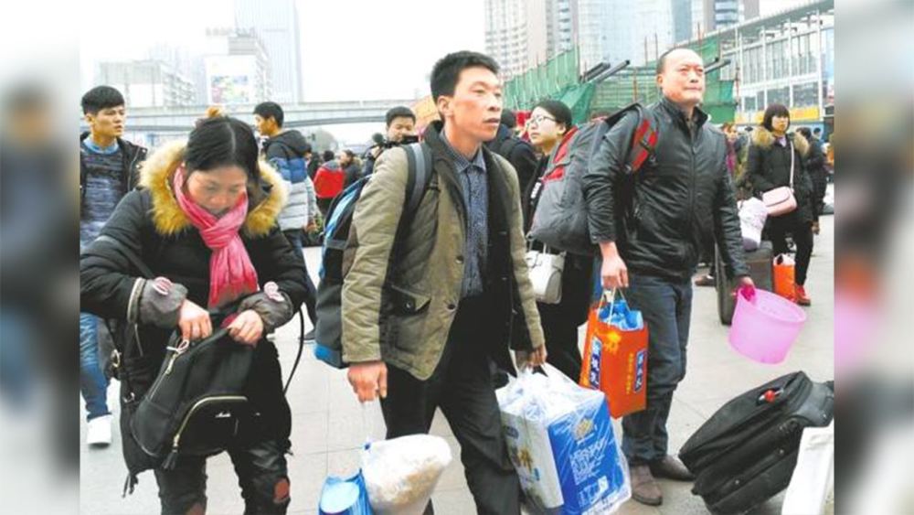 为何去西藏打工的人越来越多?当地的工资很高吗?看完你就明白