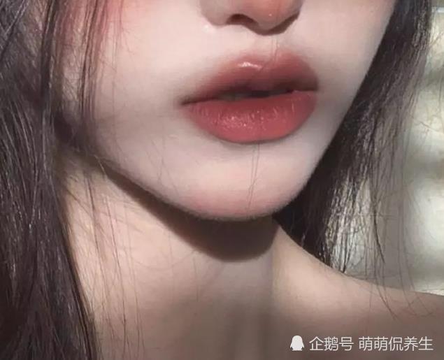 女孩子想要拥有"樱桃嘴",谨记这3习惯趁早改,别等到变成"香肠嘴"