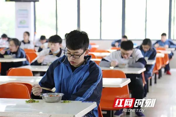 当人生大考遇上疫情大考 来看长沙中学生的开学姿势