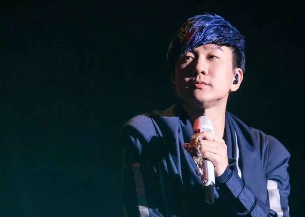 华语男歌手粉丝排名:汪苏泷第八,林俊杰第五,他超越