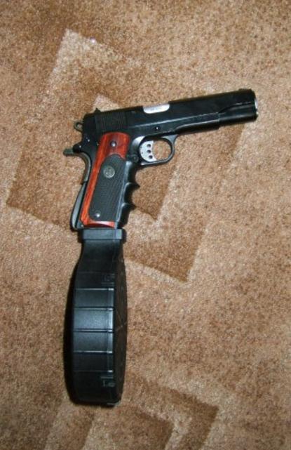 美国m1911手枪专用扩容弹鼓,容量40发,能当平底锅砸人?