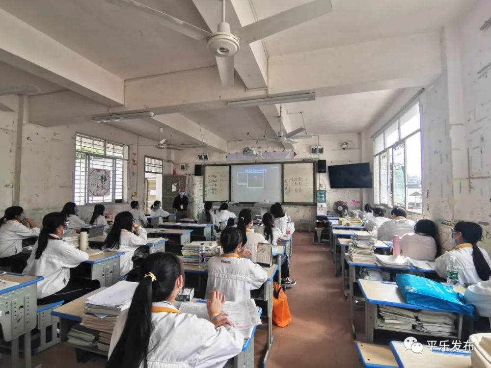 民族中学校长为同学上开学第一课,普及校园疫情防控知识