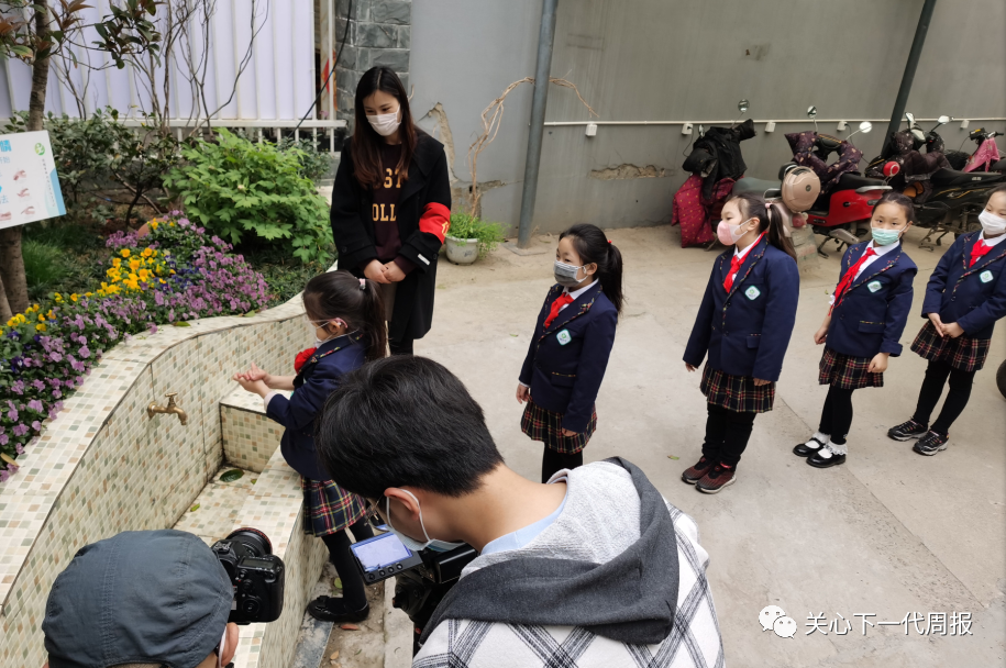 解放路小学拍摄防护宣传片迎接开学复课