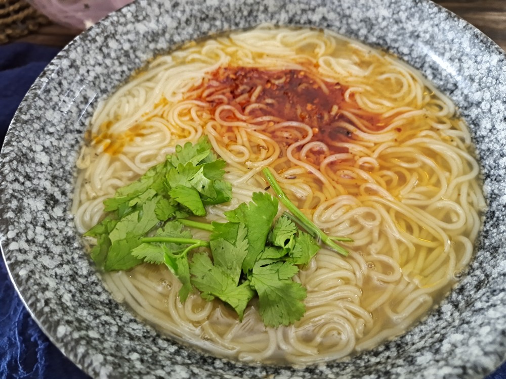 有百年历史的九台热面,原来这么简单,面条劲道,汤鲜味