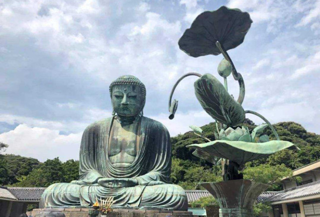 缅甸最诡异的佛像,远看是佛近看成岭,横卧山中180米