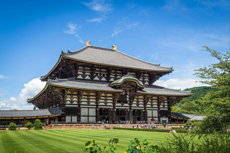 奈良东大寺.这是目前日本境内唯一的一座华严宗主持的寺庙