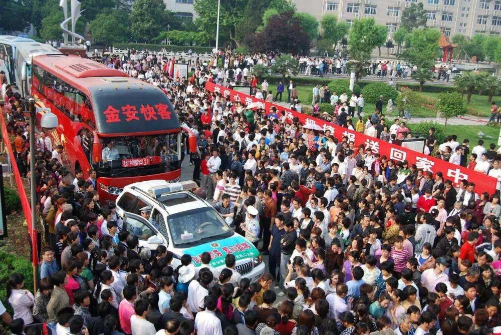 毛坦厂中学高三开学,1.7万人返校,这类人却迎来一个坏消息