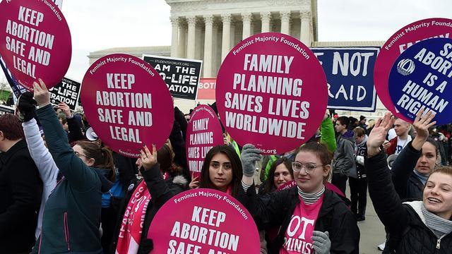 禁止堕胎成特朗普支持者抗疫新招,称有了疫情美国政府可以限制公民权利