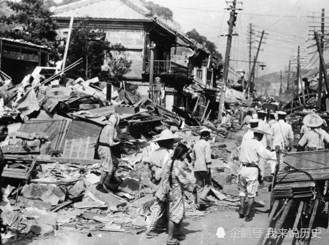 老照片:1976年唐山大地震,23秒24万人死亡,现场惨烈