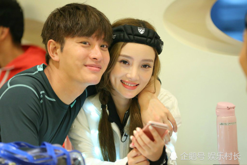 李小璐贾乃亮合照