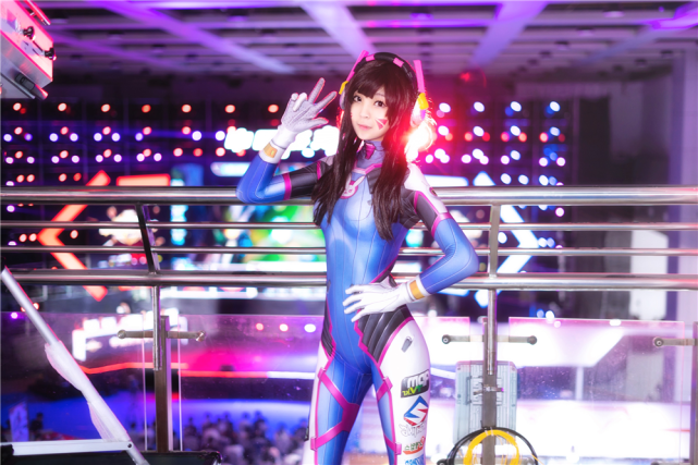 守望先锋cos 连体衣宋哈娜dva,这个衣服穿上真的方便吗?