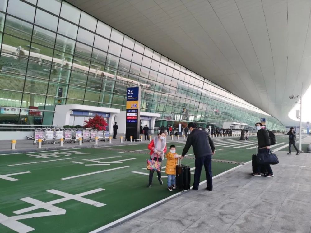 76天的等待迎来了英雄之城的重启武汉天河机场正式复航