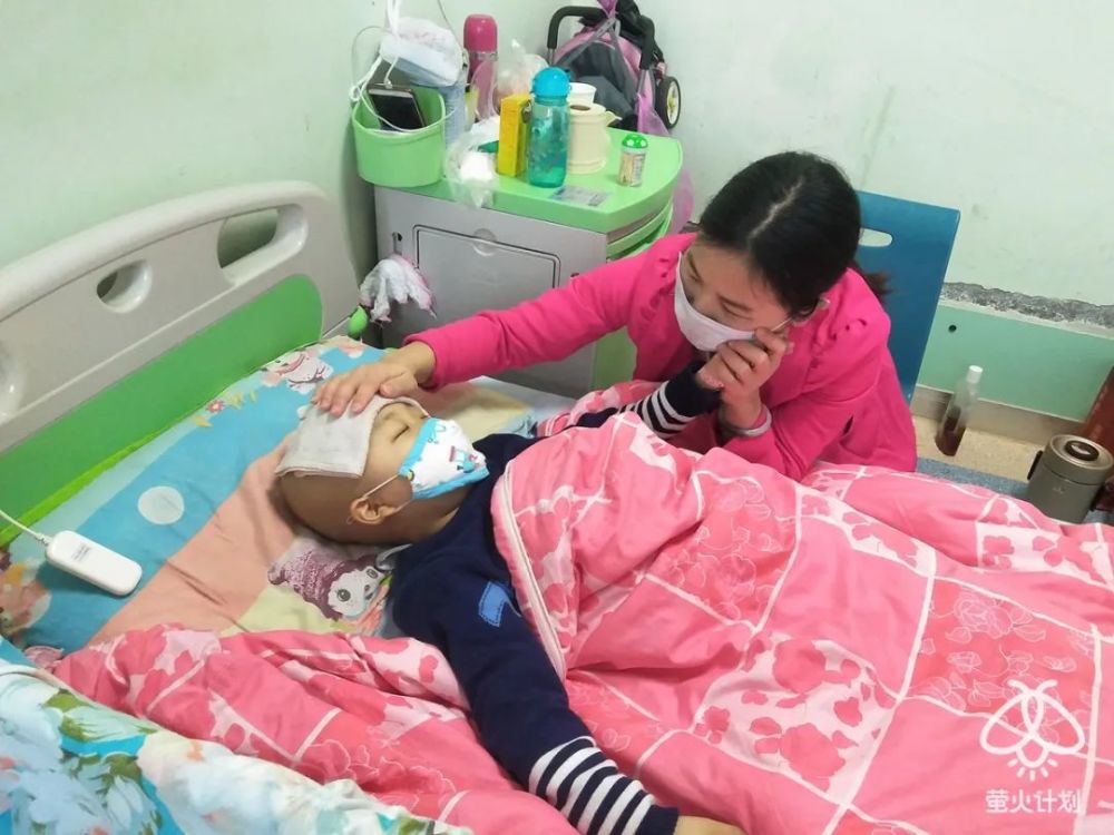8岁血癌男童成武汉儿童医院首例新冠确诊者,ICU里昏迷一个月,终于醒来