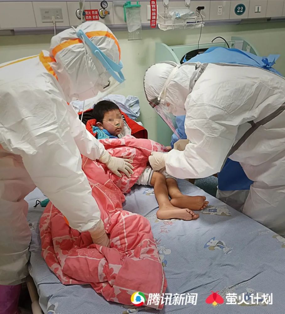 8岁血癌男童成武汉儿童医院首例新冠确诊者,ICU里昏迷一个月,终于醒来
