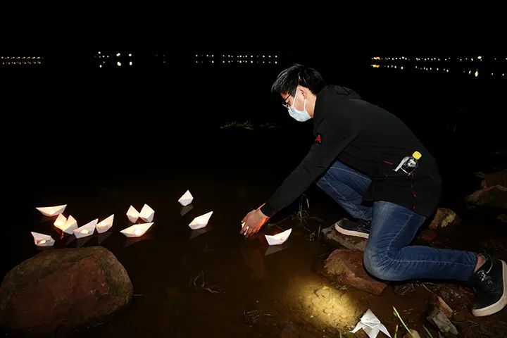 梦境交织,与逝者同行的祭拜之旅 梦境交织,与逝者同行的祭拜之旅