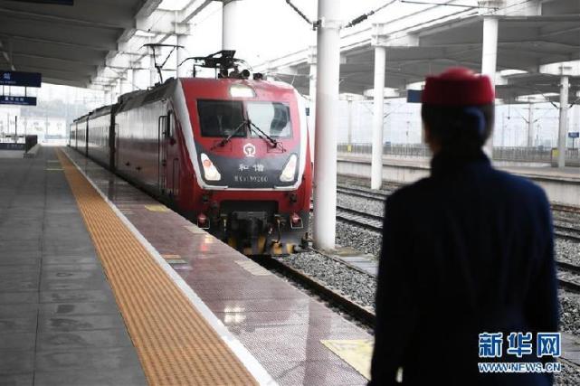 武汉解封后 重庆北站迎来首批武汉入渝旅客