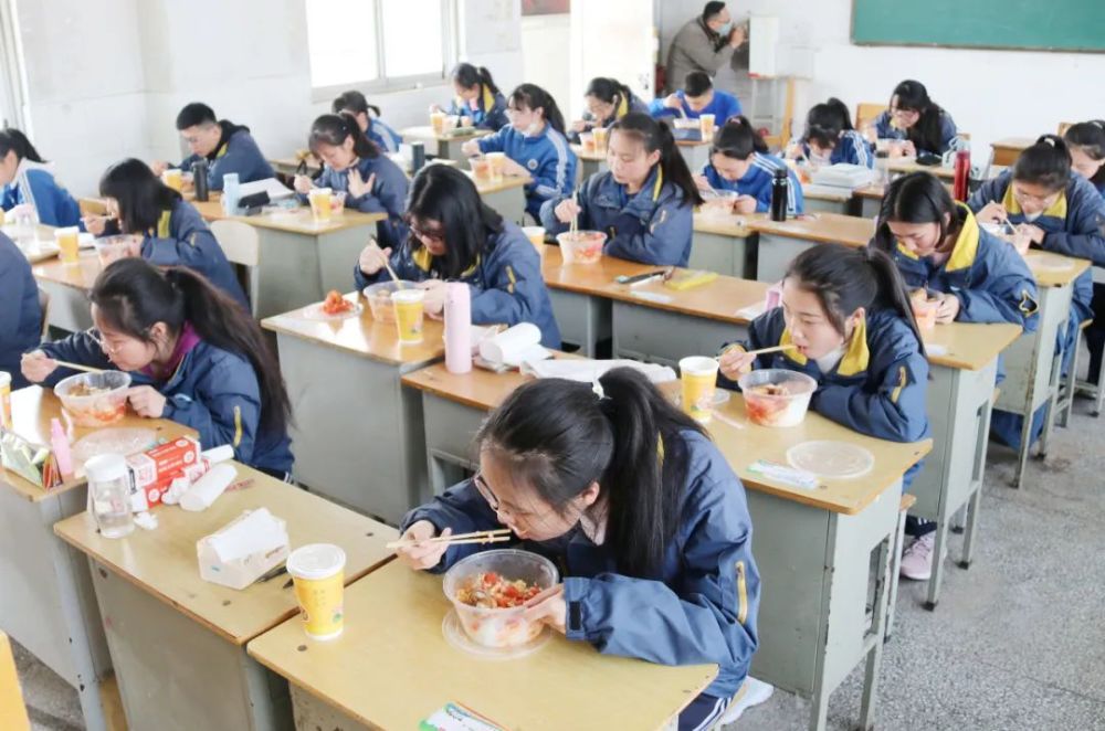 濮阳11濮阳外国语学校食堂就餐济源12济源第一中学食堂就餐重返校园