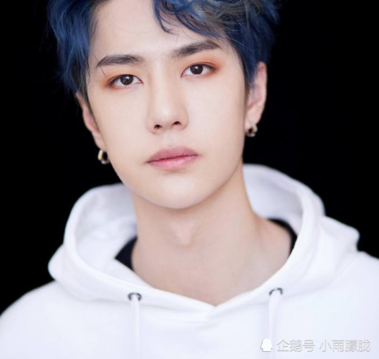 难怪王一博每次上台都化妆,当他哭"花妆"后,粉丝:原地