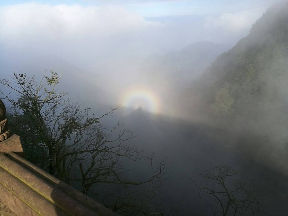 峨眉山金顶曾观测到的佛光