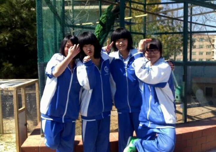 日本女孩穿上中国的校服,直接抛出"一句话",网友:扎心了