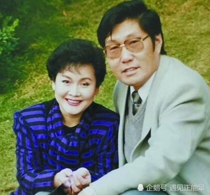 17岁开始舞台生涯,一婚嫁金铁霖不久离婚,二婚嫁肖卓能家庭幸福