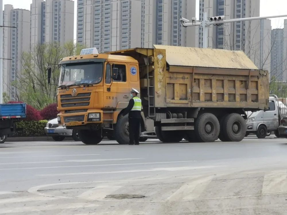 通州交警雷霆出击,剑指"问题"渣土车!