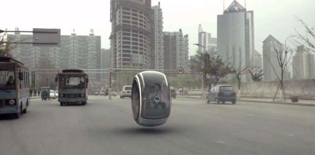 四川街头出现悬浮汽车,漂浮在半空中,如同科幻大片一般
