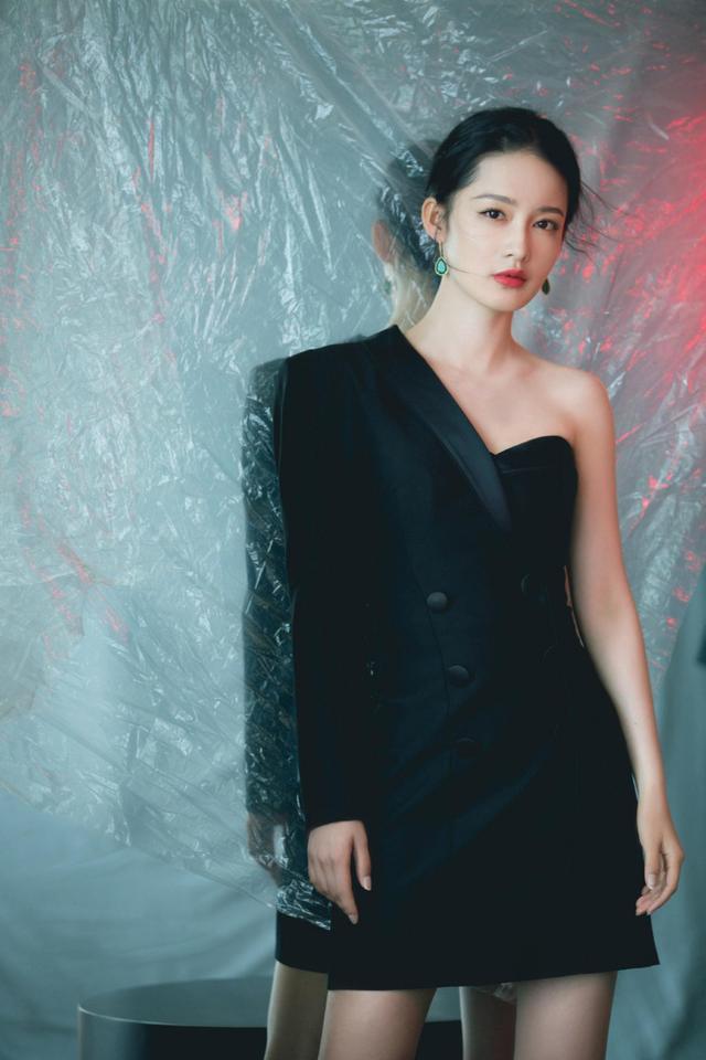 李沁内衣图片大全_李沁图片大全(2)