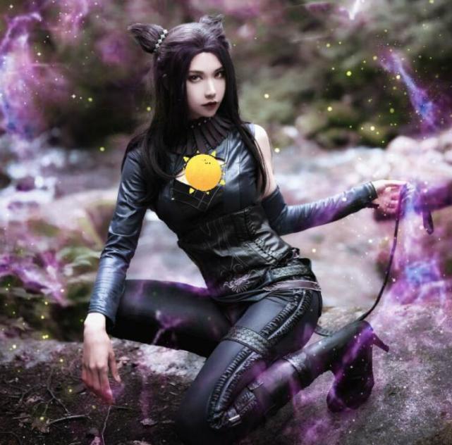 猫耳娘朱竹清cos照流出,本以为长腿够吸睛,没想到指甲