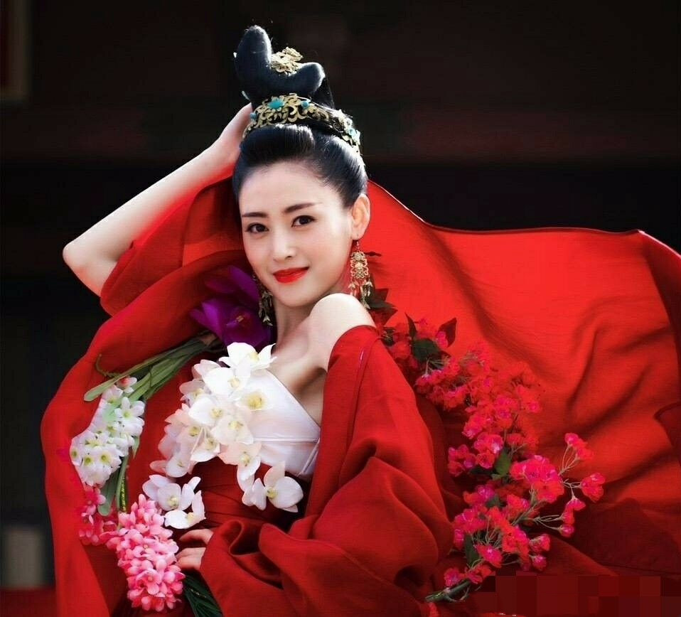 而张天爱最近在王凯主演的电视剧《清平乐》中也有客串演出,她饰演的