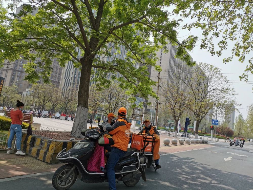 专家说：年轻人真敢想，靠工资去买房，自己不努力，还怨房价高？
