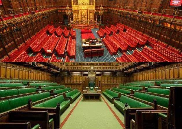 上议院和下议院他们开会的地点都在同一个地方,就是英国的议会大厦