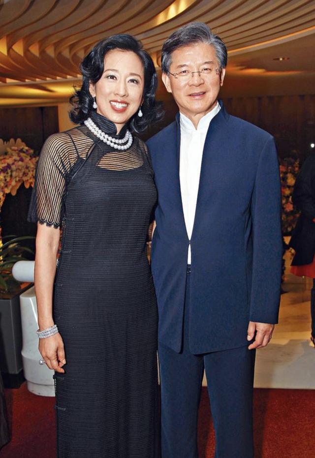 71岁富商罗康瑞儿子婚礼两度取消举办无期,因山火延期