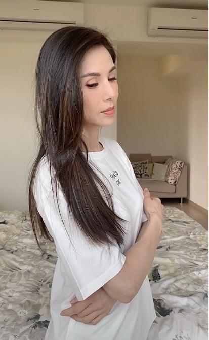 终于知道为啥李若彤能演"小龙女"了,这个岁数,却仍看着很嫩