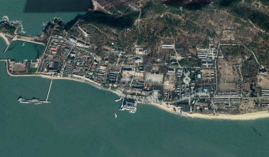 卫星上看山东威海:一座美丽的滨海城市,市区外有一个刘公岛