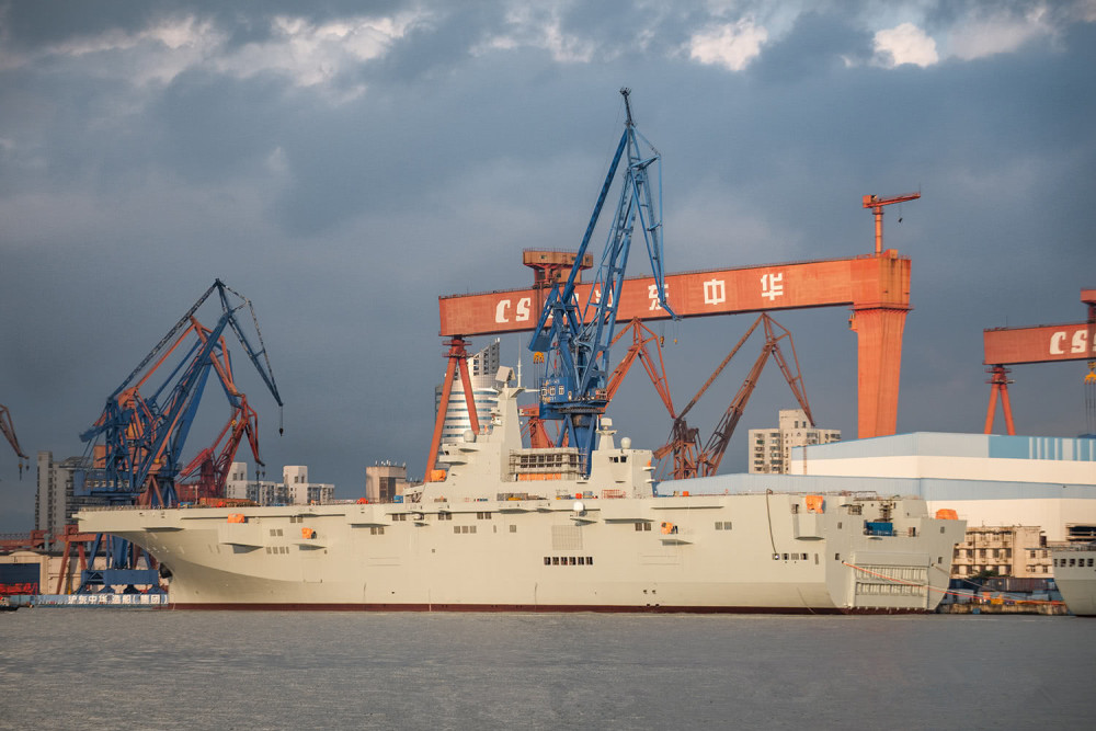 全球大多数目光聚焦在中国强大的造船业上,6艘055型万吨驱逐舰,3艘075