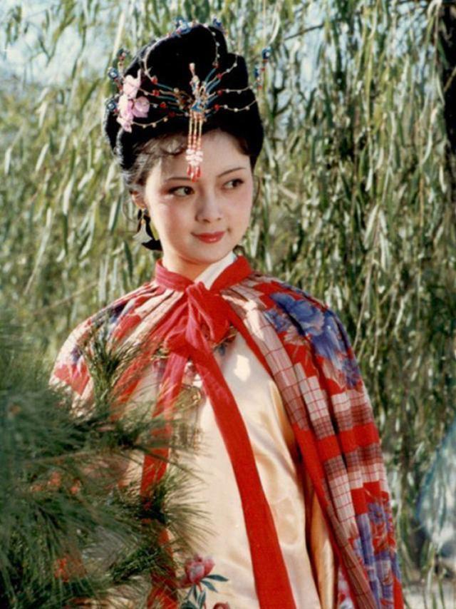 87版红楼梦陈晓旭,张莉谁更漂亮?看完这些老照片,你就