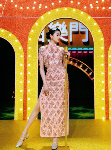《王牌对王牌》:三女旗袍造型同台比美,为何杨颖被观众狂吐槽?