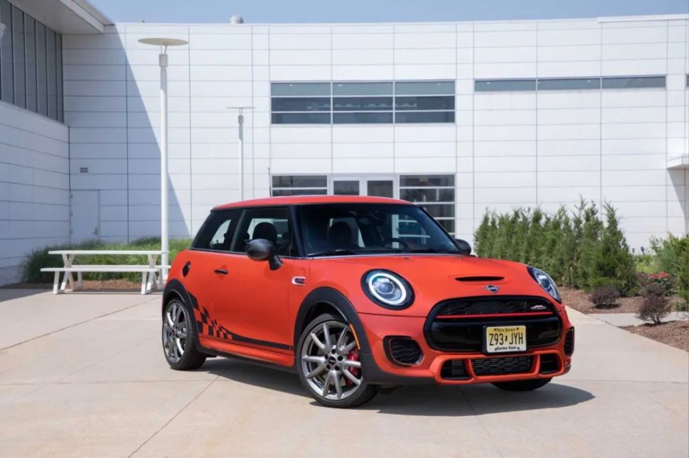 比亚迪汉ev下线 mini jcw 回归手动挡 阿斯顿马丁推中置超跑