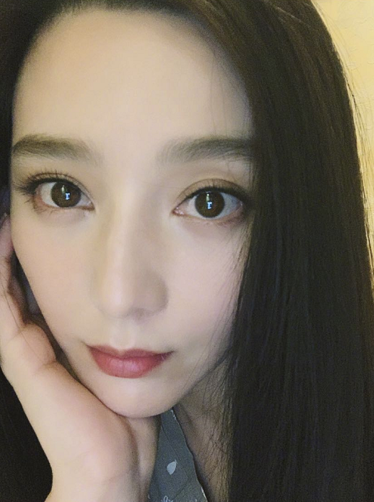真没在乎的人，胡冰卿晒龅牙图背后的故事