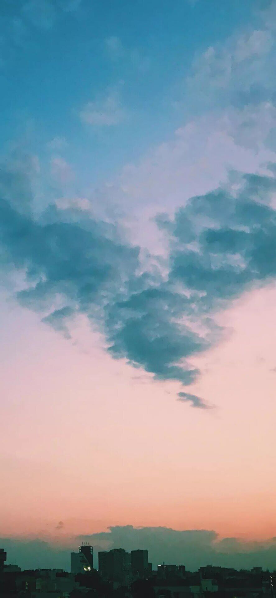 天空背景图:我看过一千个关于夏天的句子,都不及这一