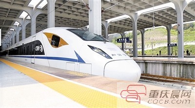 从重庆西站出发的首条跨省环线高铁列车.    上游新闻记者 李野 摄
