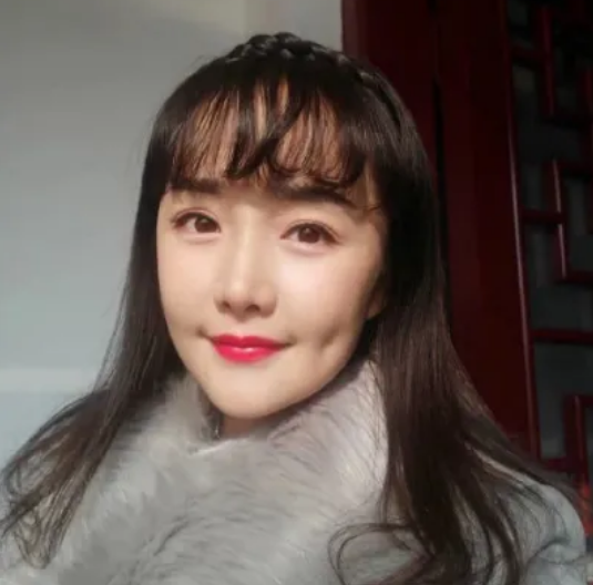 小蓝的扮演者叫做廖景萱,虽然还活跃在娱乐圈,但也没什么名气,甚至还