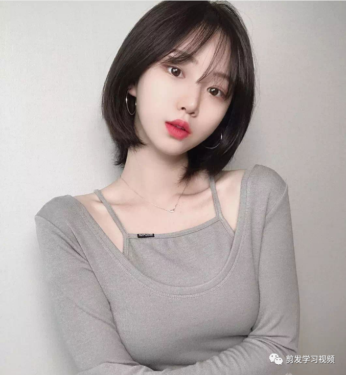 "好多人看到这句话都会觉得是搞笑的.为什么说剪短发能显胸大呢?