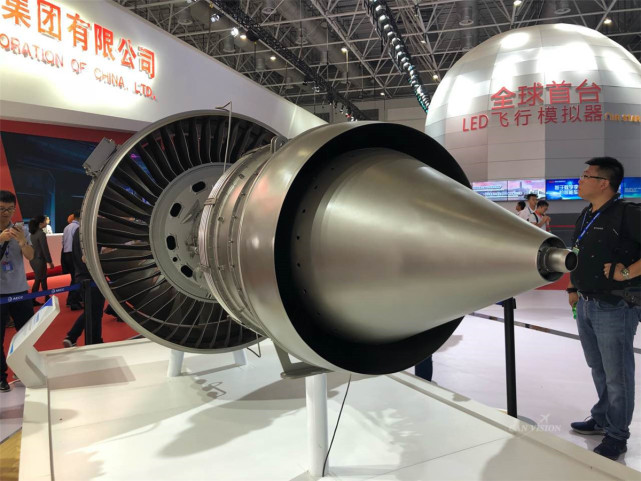 作为一款最大推力可达35吨级的大涵道比涡扇发动机,长江-2000的比例