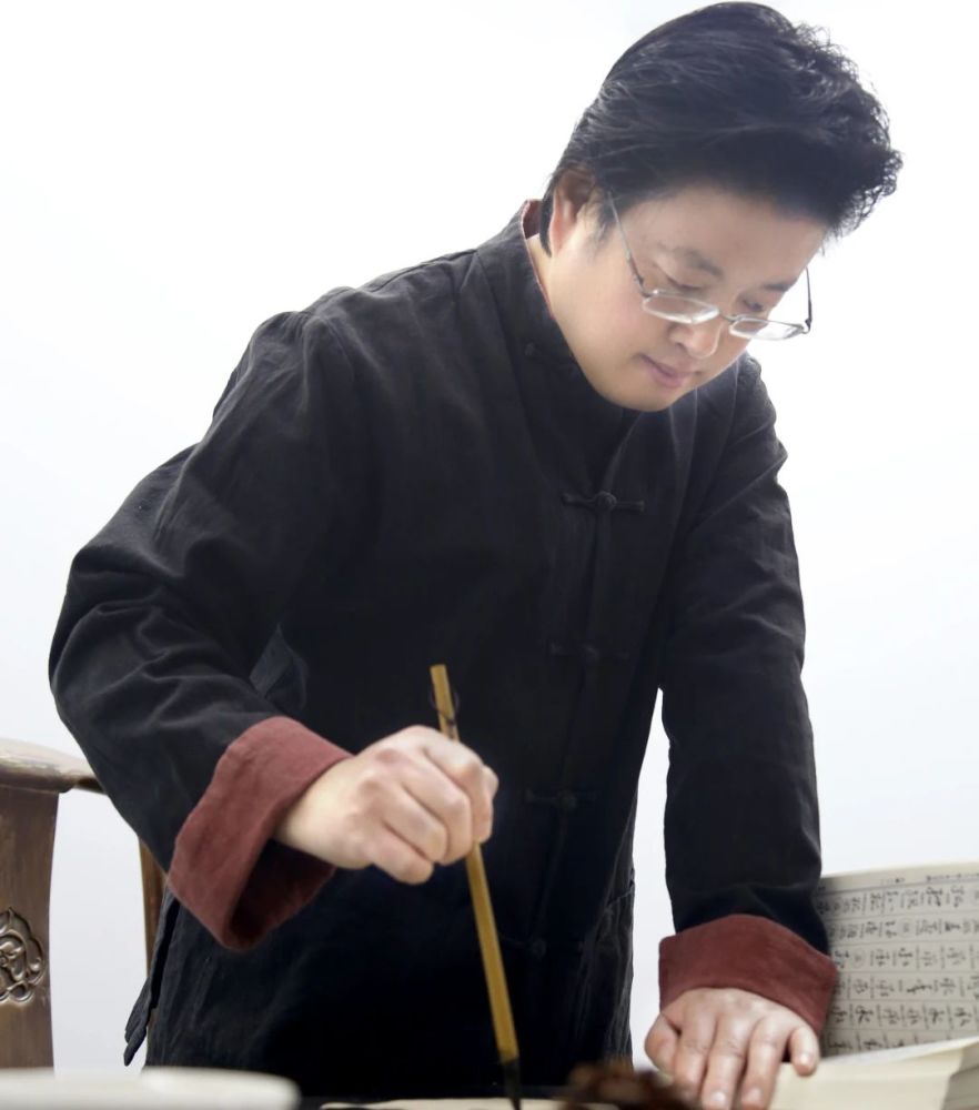 墨客书院特聘了刘宝民老师(中国艺术研究院书法篆刻学硕士研究生,中国