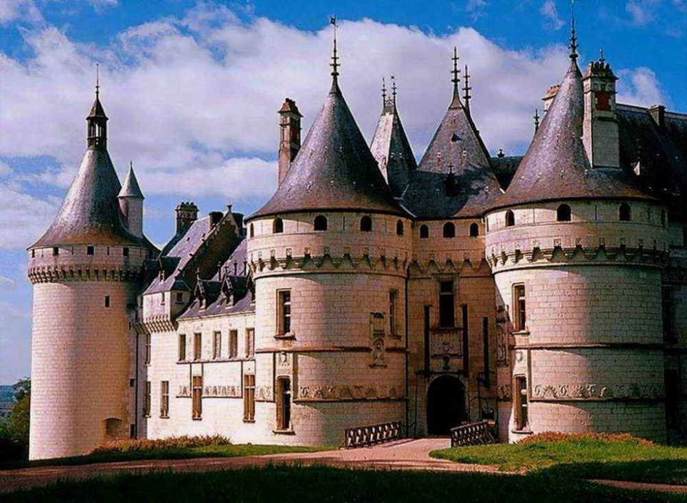 第三名 法国的卢瓦尔河香波城堡